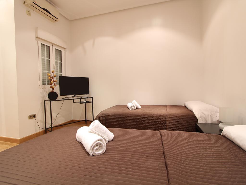 Apartamentos Good Stay Prado Madrid Ruang foto