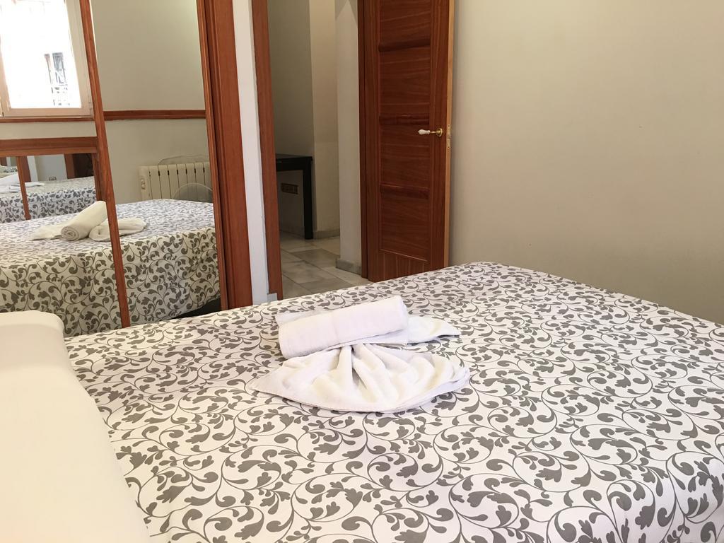 Apartamentos Good Stay Prado Madrid Bagian luar foto