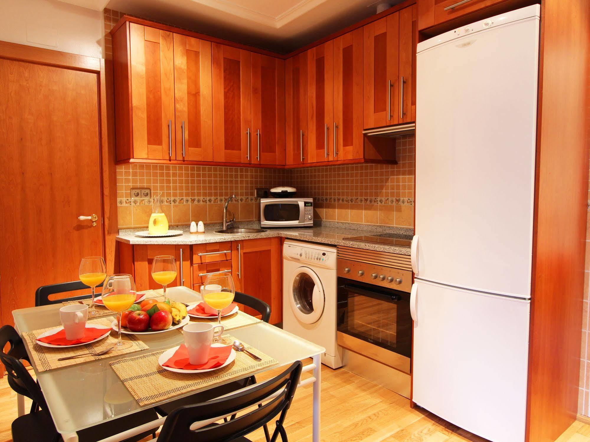 Apartamentos Good Stay Prado Madrid Bagian luar foto