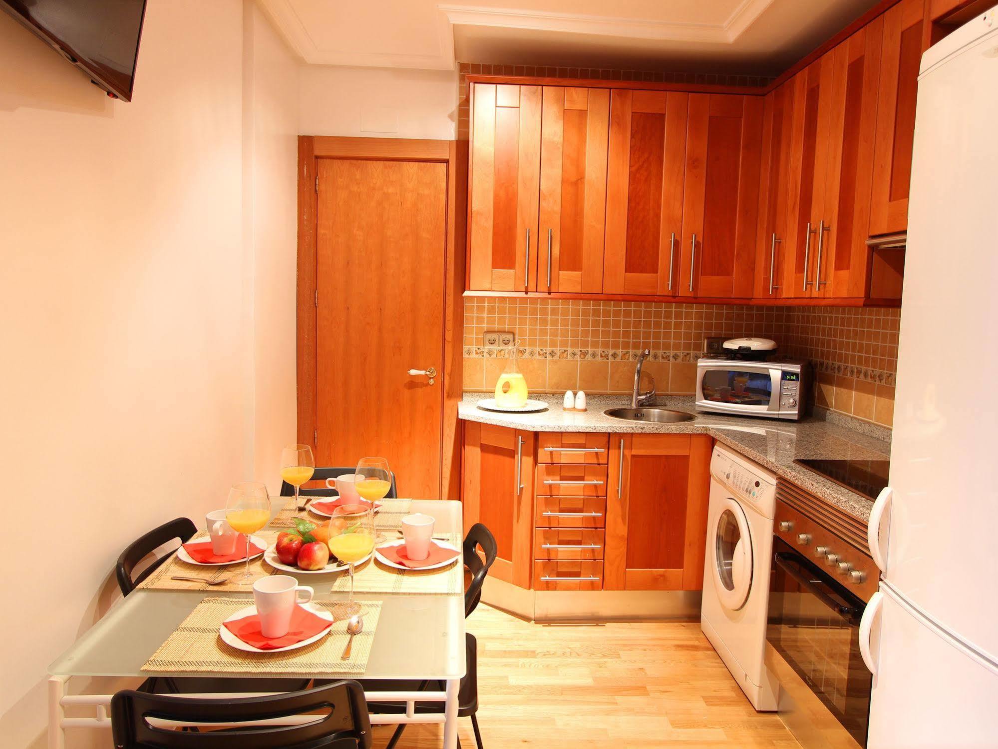 Apartamentos Good Stay Prado Madrid Bagian luar foto